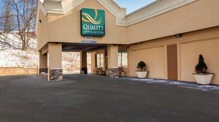 Quality Inn & Suites Indiana Exterior