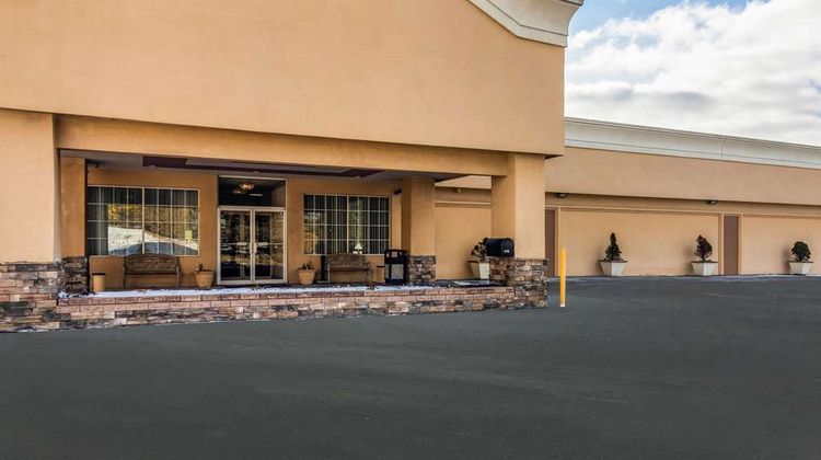 Quality Inn & Suites Indiana Exterior