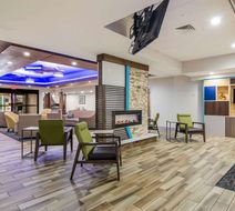 Comfort Inn & Suites Lobby