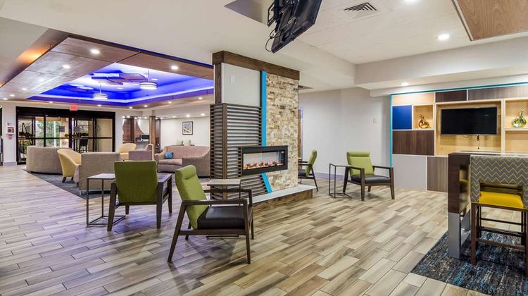 Comfort Inn & Suites Lobby