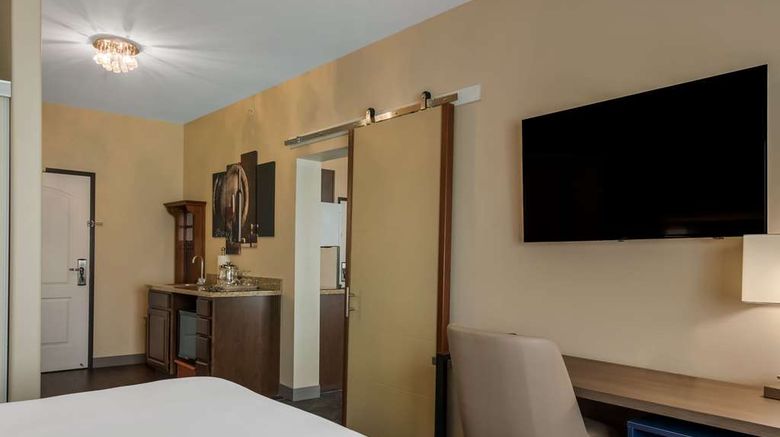 <b>Comfort Inn & Suites Barnesville Suite</b>. Images powered by <a href="https://iceportal.shijigroup.com/" title="IcePortal" target="_blank">IcePortal</a>.