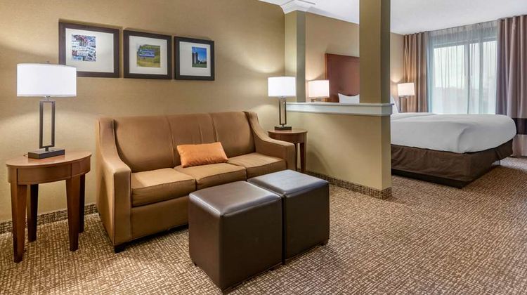 Comfort Inn PA Turnpike-I 81 Suite