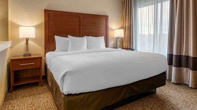 Comfort Inn PA Turnpike-I 81 Suite