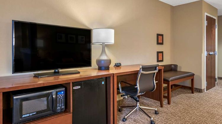Comfort Inn PA Turnpike-I 81 Suite
