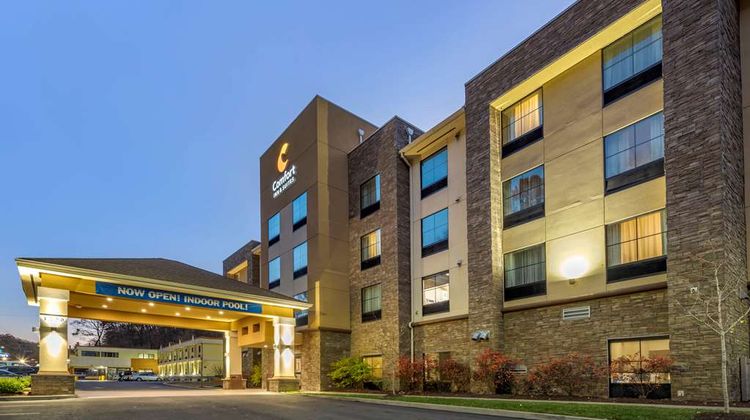 Comfort Inn & Suites Pittsburgh Exterior