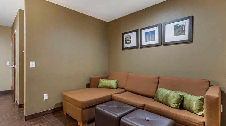 Comfort Inn & Suites Pittsburgh Suite