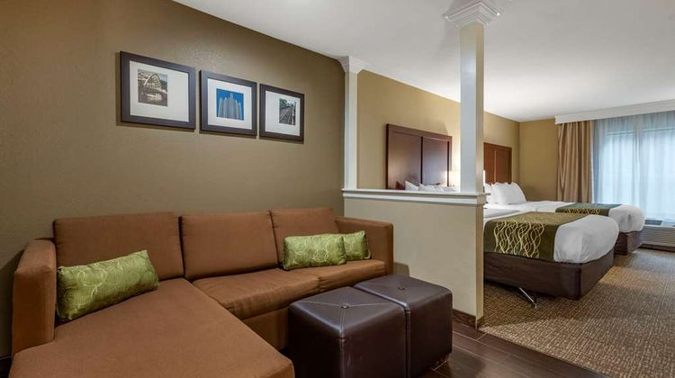 Comfort Inn & Suites Pittsburgh Suite