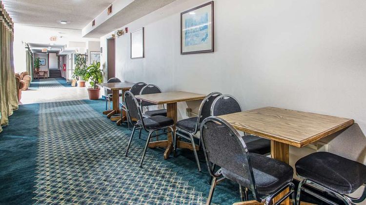 Rodeway Inn Bedford Lobby
