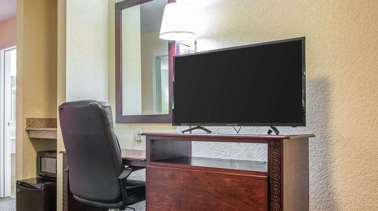 <b>Econo Lodge Harrisburg - Hershey Suite</b>. Images powered by <a href="https://iceportal.shijigroup.com/" title="IcePortal" target="_blank">IcePortal</a>.