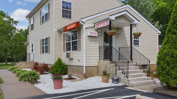 Rodeway Inn Exterior