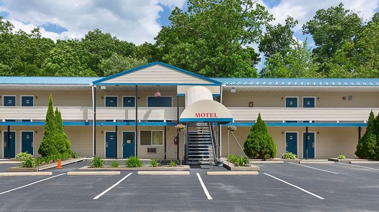 Rodeway Inn Exterior
