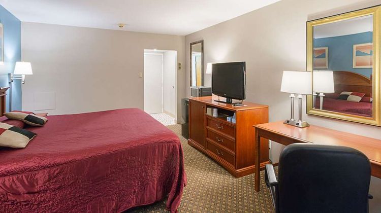 Rodeway Inn Room