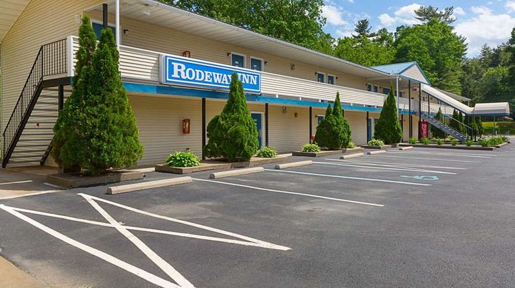 Rodeway Inn Exterior