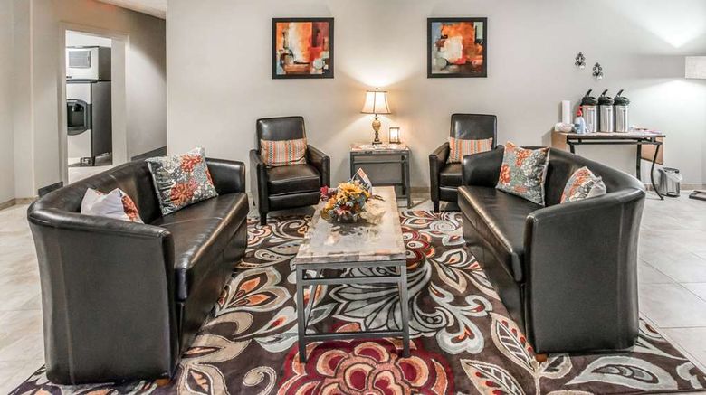 <b>Suburban Studios Lobby</b>. Images powered by <a href="https://iceportal.shijigroup.com/" title="IcePortal" target="_blank">IcePortal</a>.