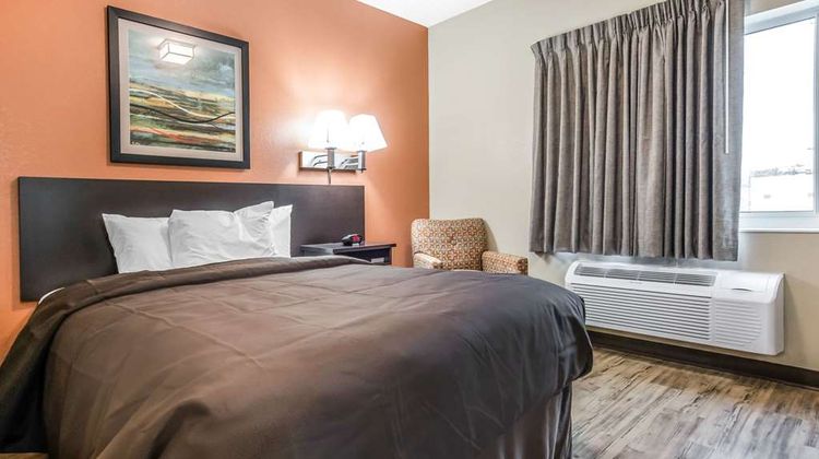 Suburban Studios Room