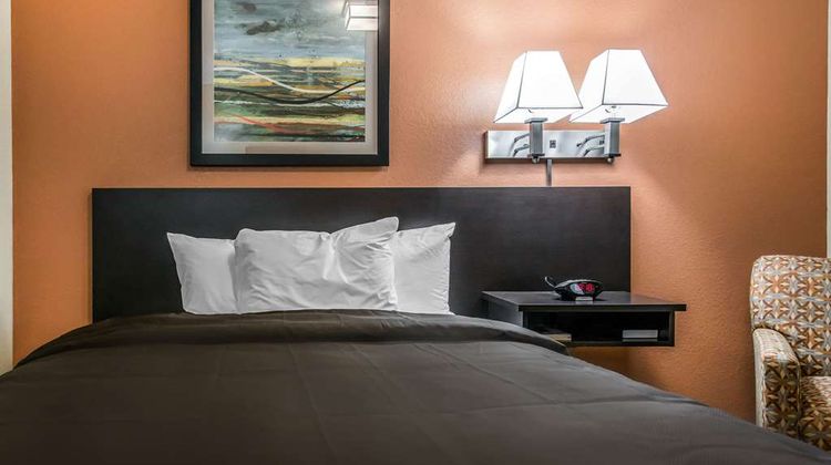 Suburban Studios Room