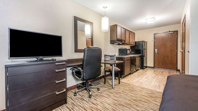 <b>Suburban Studios Room</b>. Images powered by <a href="https://iceportal.shijigroup.com/" title="IcePortal" target="_blank">IcePortal</a>.