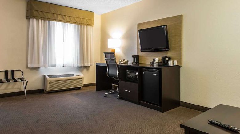 <b>Sleep Inn & Suites Pittsburgh Airport Room</b>. Images powered by <a href="https://iceportal.shijigroup.com/" title="IcePortal" target="_blank">IcePortal</a>.