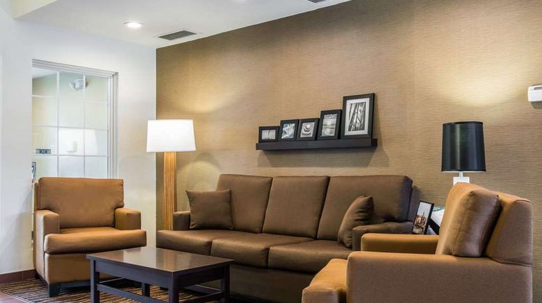 <b>Sleep Inn & Suites Pittsburgh Airport Lobby</b>. Images powered by <a href="https://iceportal.shijigroup.com/" title="IcePortal" target="_blank">IcePortal</a>.