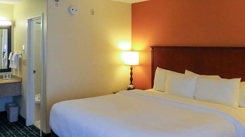 <b>Quality Inn Cranberry Township Room</b>. Images powered by <a href="https://iceportal.shijigroup.com/" title="IcePortal" target="_blank">IcePortal</a>.