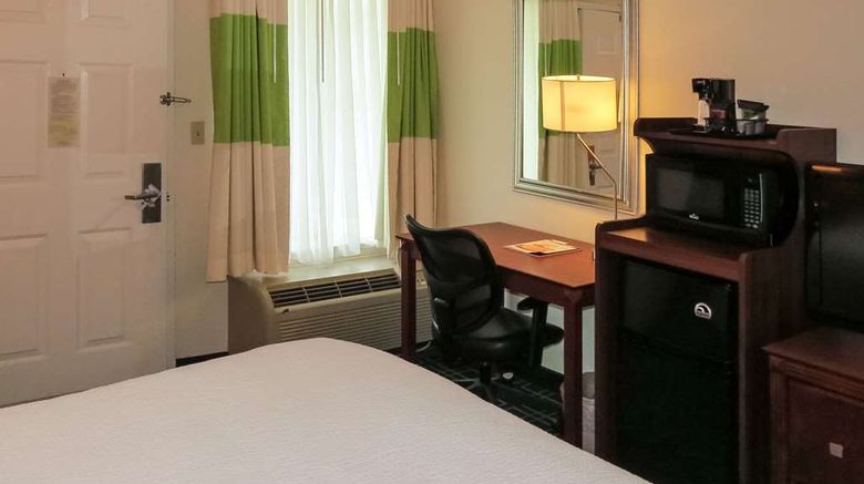 <b>Quality Inn Cranberry Township Room</b>. Images powered by <a href="https://iceportal.shijigroup.com/" title="IcePortal" target="_blank">IcePortal</a>.