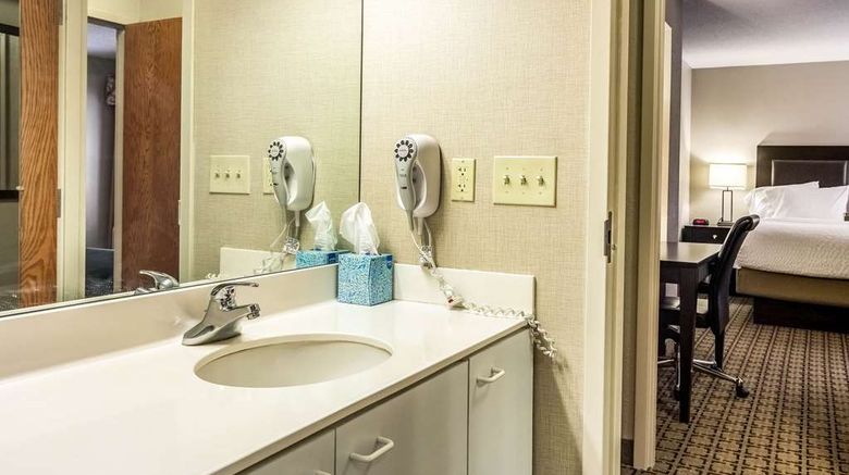 <b>Clarion Inn Pittsburgh-Cranberry Room</b>. Images powered by <a href="https://iceportal.shijigroup.com/" title="IcePortal" target="_blank">IcePortal</a>.