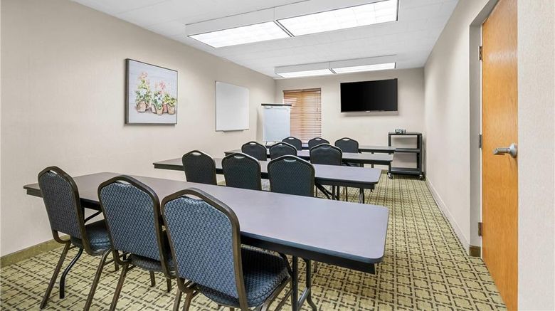 <b>Clarion Inn Pittsburgh-Cranberry Meeting</b>. Images powered by <a href="https://iceportal.shijigroup.com/" title="IcePortal" target="_blank">IcePortal</a>.