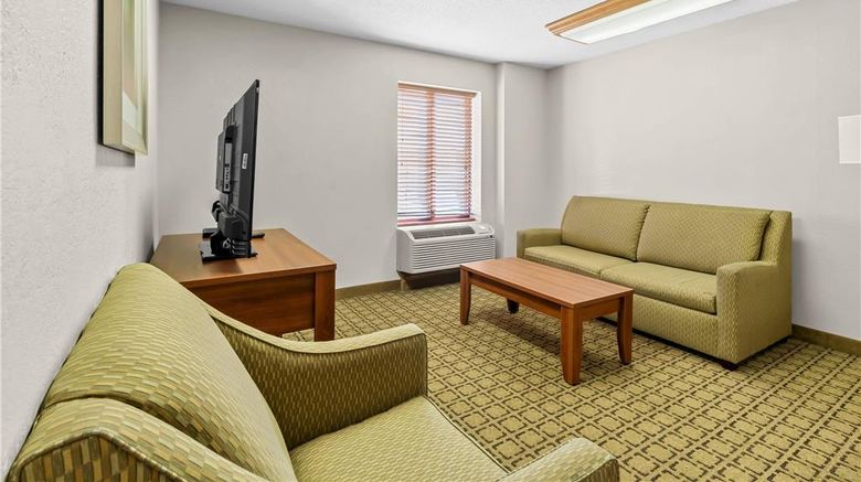 <b>Clarion Inn Pittsburgh-Cranberry Suite</b>. Images powered by <a href="https://iceportal.shijigroup.com/" title="IcePortal" target="_blank">IcePortal</a>.