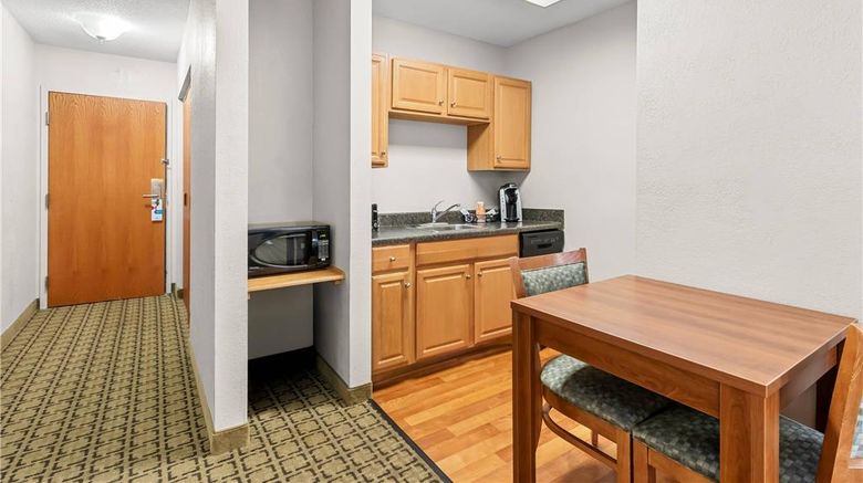 <b>Clarion Inn Pittsburgh-Cranberry Suite</b>. Images powered by <a href="https://iceportal.shijigroup.com/" title="IcePortal" target="_blank">IcePortal</a>.