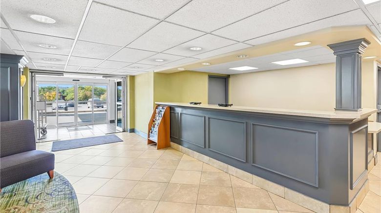 <b>Clarion Inn Pittsburgh-Cranberry Lobby</b>. Images powered by <a href="https://iceportal.shijigroup.com/" title="IcePortal" target="_blank">IcePortal</a>.
