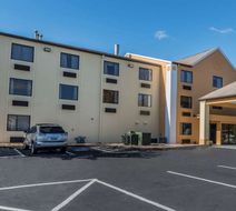 Quality Inn & Suites Pittsburgh Exterior