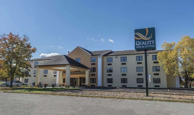 Quality Inn & Suites Pittsburgh Exterior