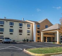 Quality Inn & Suites Pittsburgh Exterior