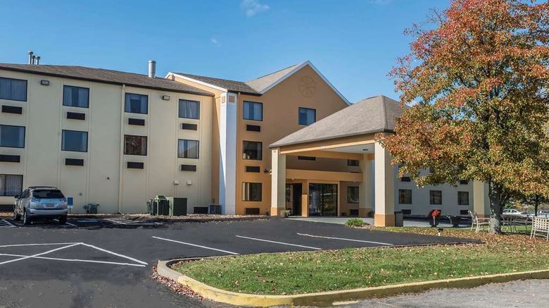 <b>Quality Inn & Suites Pittsburgh Exterior</b>. Images powered by <a href="https://iceportal.shijigroup.com/" title="IcePortal" target="_blank">IcePortal</a>.