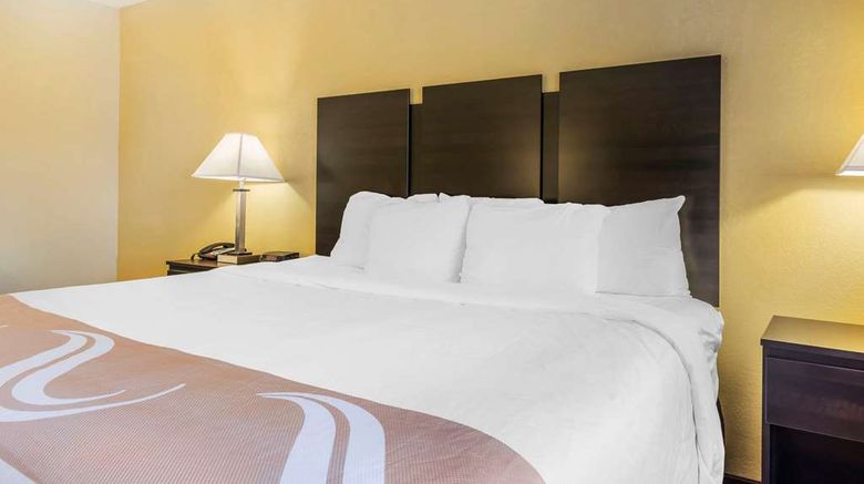 <b>Quality Inn & Suites Pittsburgh Room</b>. Images powered by <a href="https://iceportal.shijigroup.com/" title="IcePortal" target="_blank">IcePortal</a>.