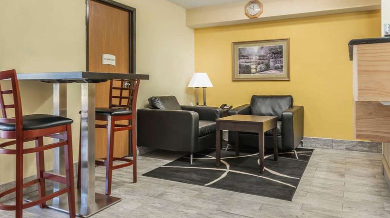 <b>Quality Inn & Suites Pittsburgh Lobby</b>. Images powered by <a href="https://iceportal.shijigroup.com/" title="IcePortal" target="_blank">IcePortal</a>.