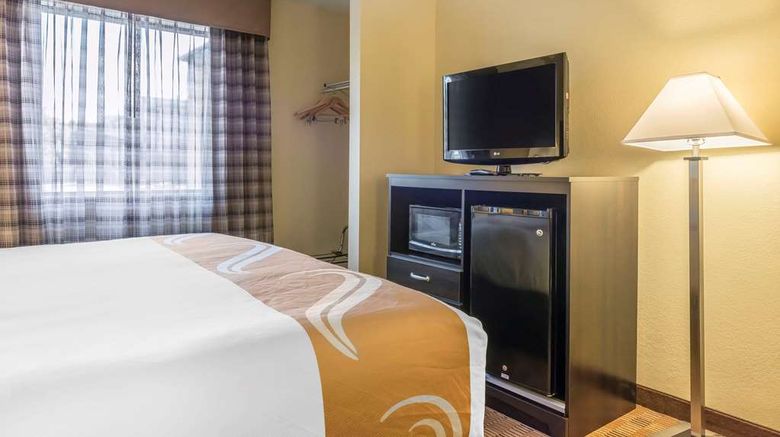 <b>Quality Inn & Suites Pittsburgh Room</b>. Images powered by <a href="https://iceportal.shijigroup.com/" title="IcePortal" target="_blank">IcePortal</a>.