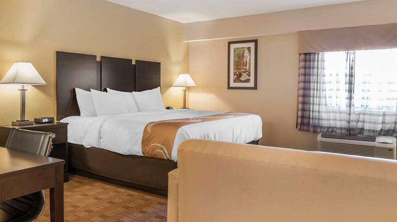 <b>Quality Inn & Suites Pittsburgh Suite</b>. Images powered by <a href="https://iceportal.shijigroup.com/" title="IcePortal" target="_blank">IcePortal</a>.