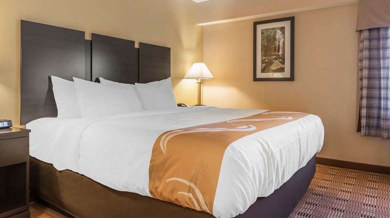 <b>Quality Inn & Suites Pittsburgh Suite</b>. Images powered by <a href="https://iceportal.shijigroup.com/" title="IcePortal" target="_blank">IcePortal</a>.