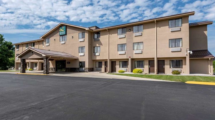 Quality Inn & Suites Warren Exterior