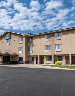 Quality Inn & Suites Warren