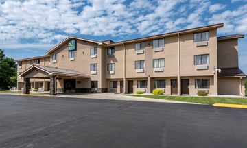 Quality Inn & Suites Warren