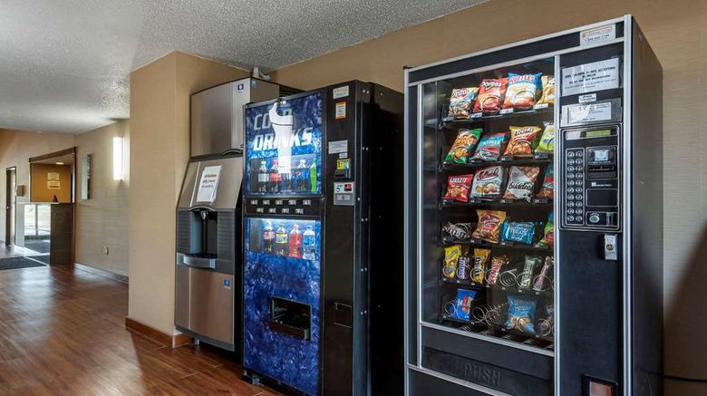 <b>Quality Inn & Suites Warren Other</b>. Images powered by <a href="https://iceportal.shijigroup.com/" title="IcePortal" target="_blank">IcePortal</a>.