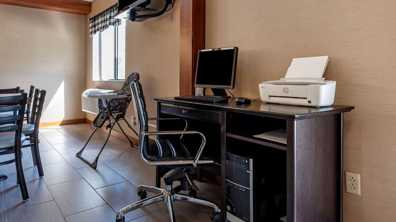 <b>Quality Inn & Suites Warren Other</b>. Images powered by <a href="https://iceportal.shijigroup.com/" title="IcePortal" target="_blank">IcePortal</a>.