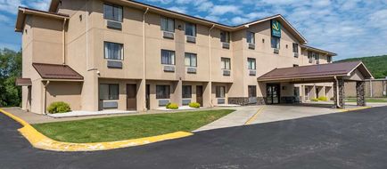 Quality Inn & Suites Warren Exterior