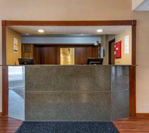 Quality Inn & Suites Warren Lobby