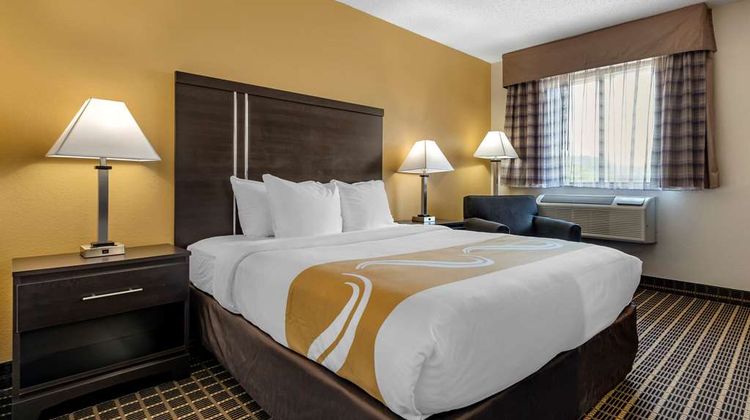 Quality Inn & Suites Warren Room