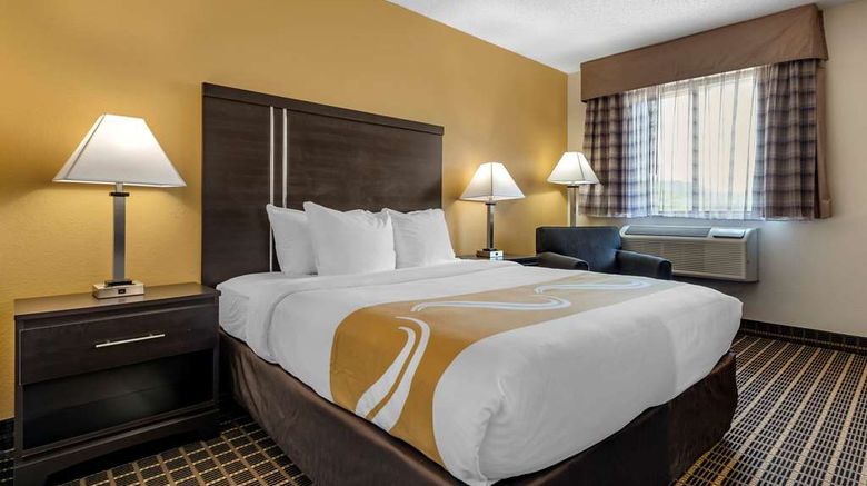 <b>Quality Inn & Suites Warren Room</b>. Images powered by <a href="https://iceportal.shijigroup.com/" title="IcePortal" target="_blank">IcePortal</a>.