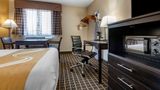 <b>Quality Inn & Suites Warren Room</b>. Images powered by <a href="https://iceportal.shijigroup.com/" title="IcePortal" target="_blank">IcePortal</a>.