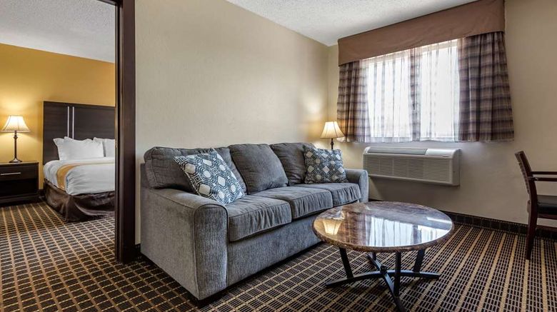 <b>Quality Inn & Suites Warren Suite</b>. Images powered by <a href="https://iceportal.shijigroup.com/" title="IcePortal" target="_blank">IcePortal</a>.